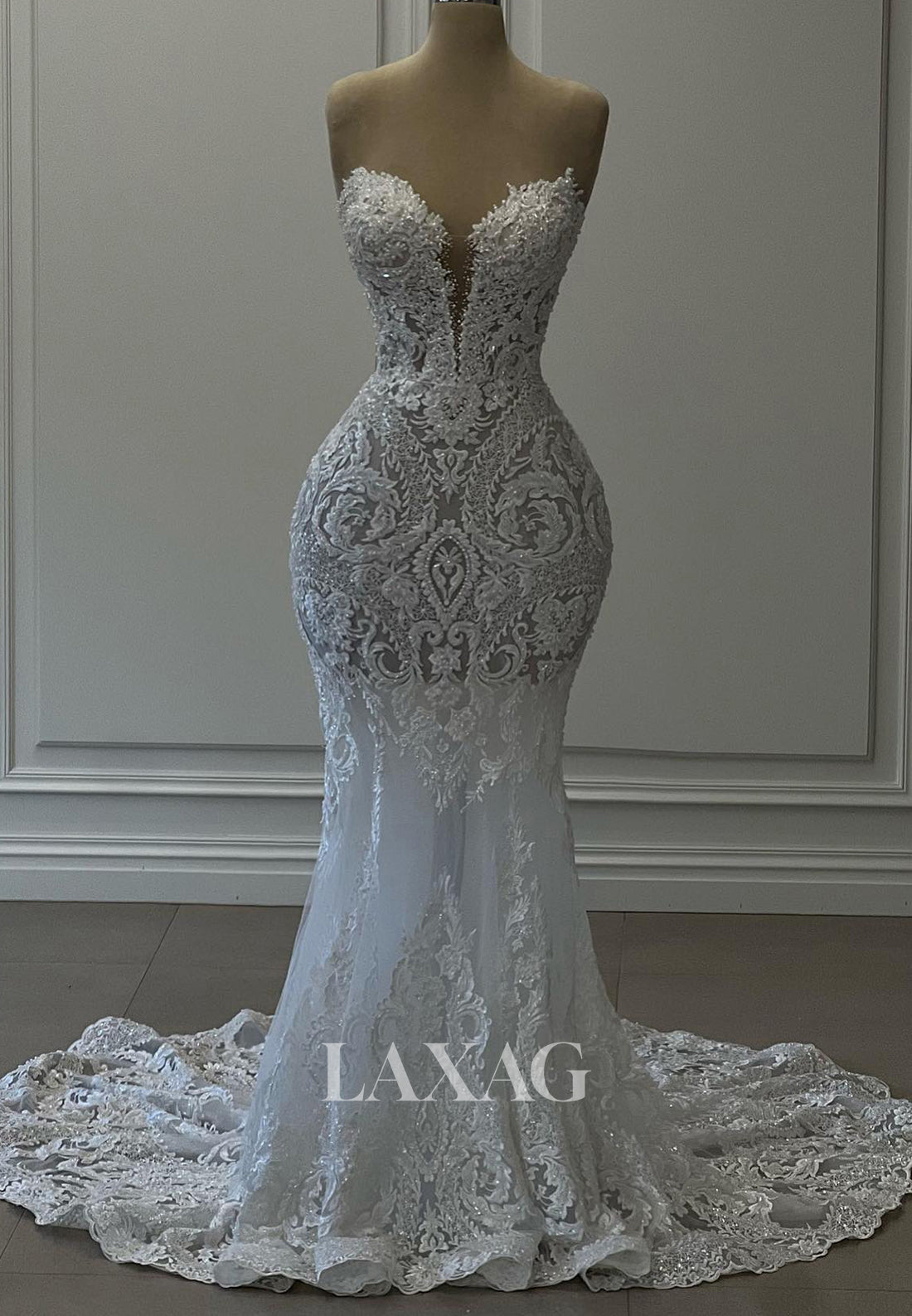 Deep V-Neck Sleeveless Mermaid Wedding Dress Sequined Applique Tulle Bride Gowns with Sweep Train