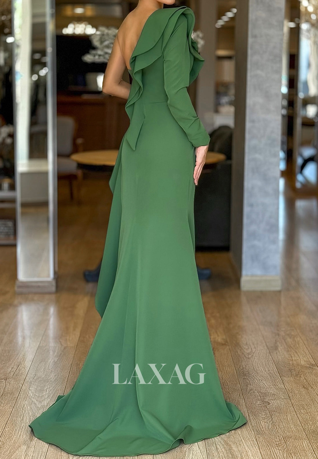 Sweetheart One-Long-Sleeves Fitted Evening Dress Tiered Chiffon Formal Gowns with Slit