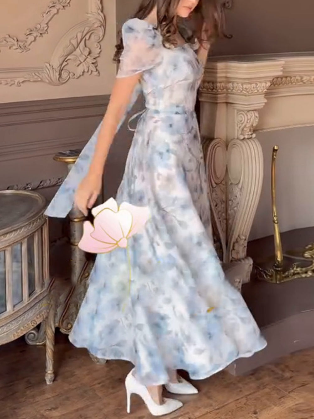 Elegant fitted printed dress with puff sleeves