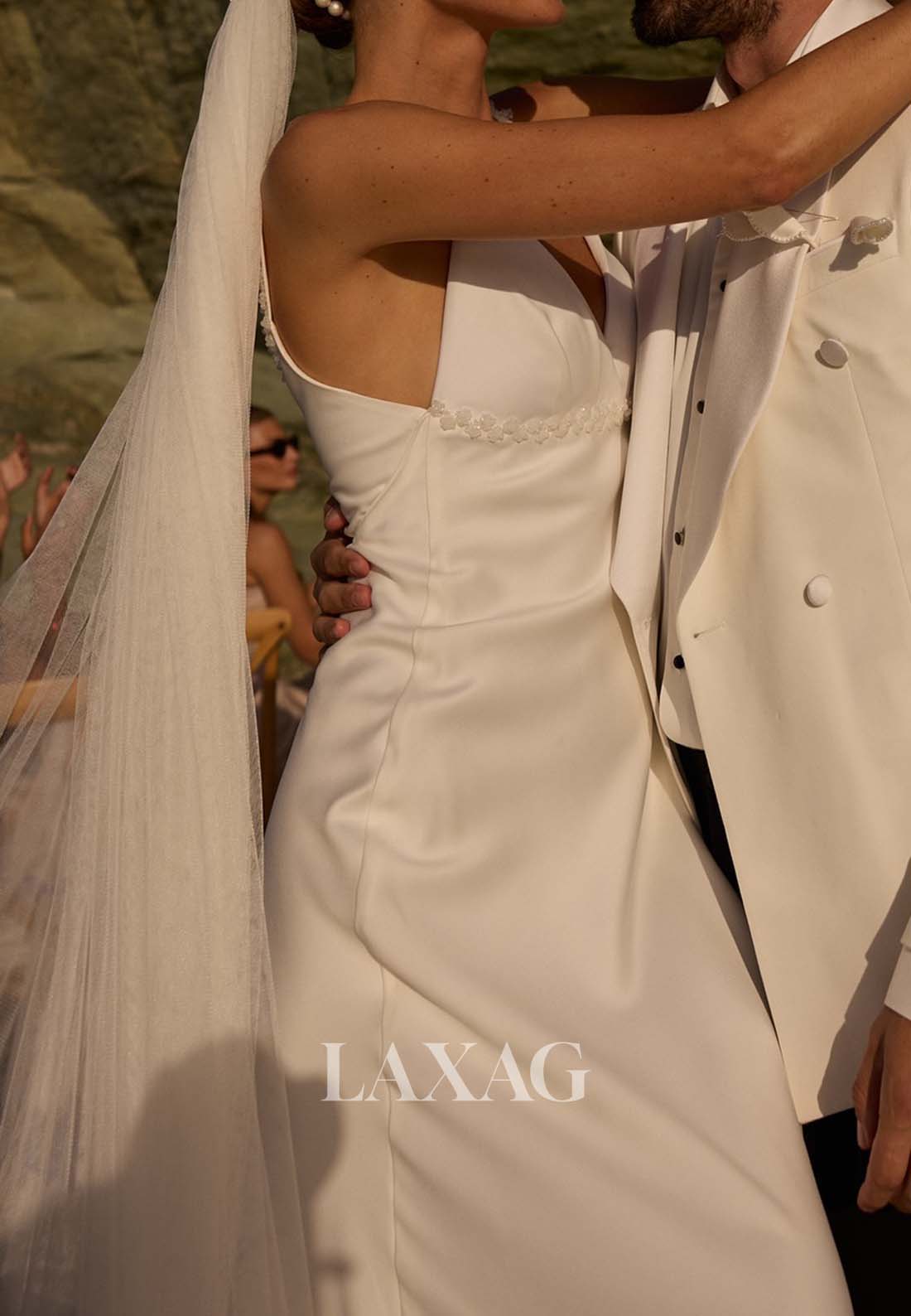 Spaghetti Straps V-Neck Sleeveless Fitted Wedding Dress Off-Shoulder Floor-Length Satin Formal Gowns