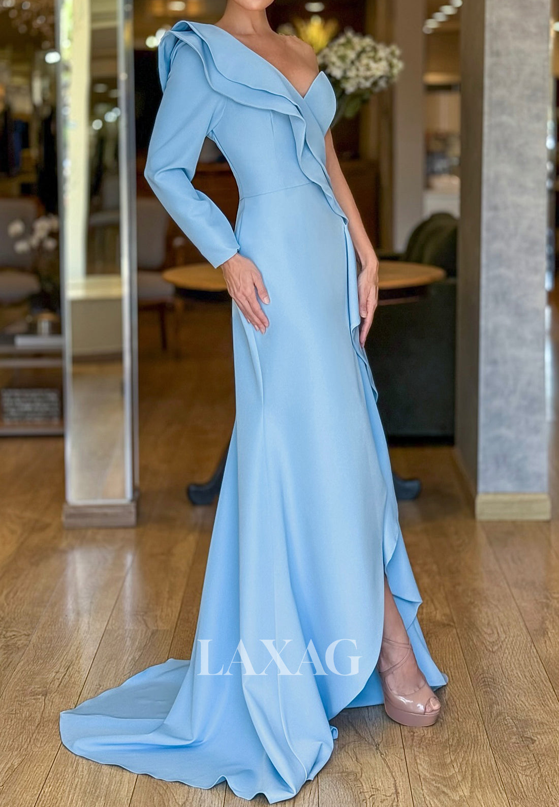 Sweetheart One-Long-Sleeves Fitted Evening Dress Tiered Chiffon Formal Gowns with Slit