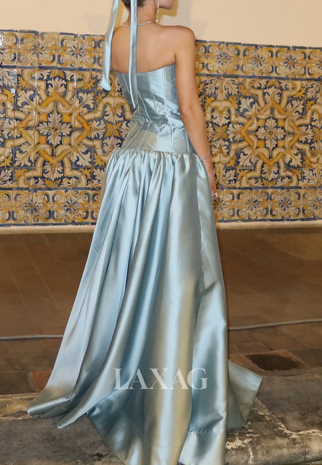 Off-Shoulder Tube Top Sleeveless A-Line Evening Dress Pleated Satin Floor-Length Formal Gowns