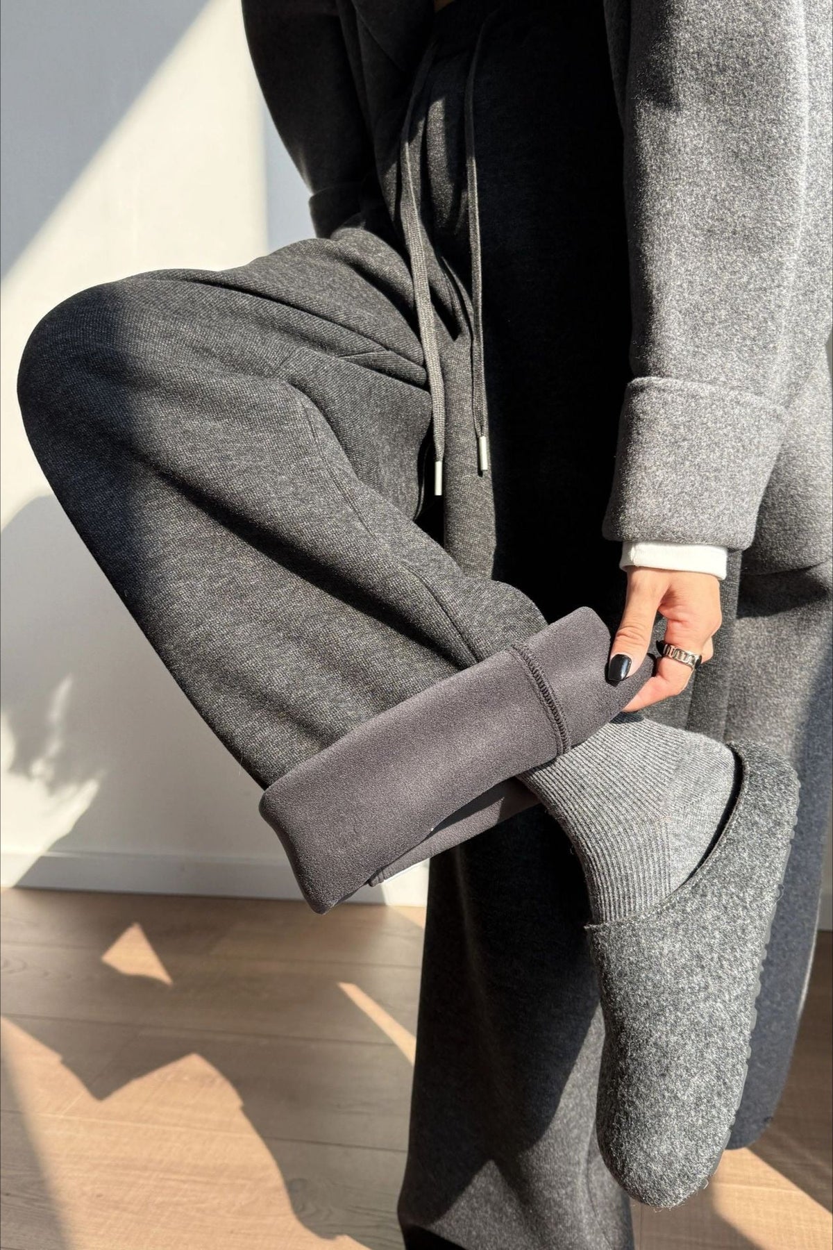Drawstring Waist Relaxed Straight Leg Knit Pants 3