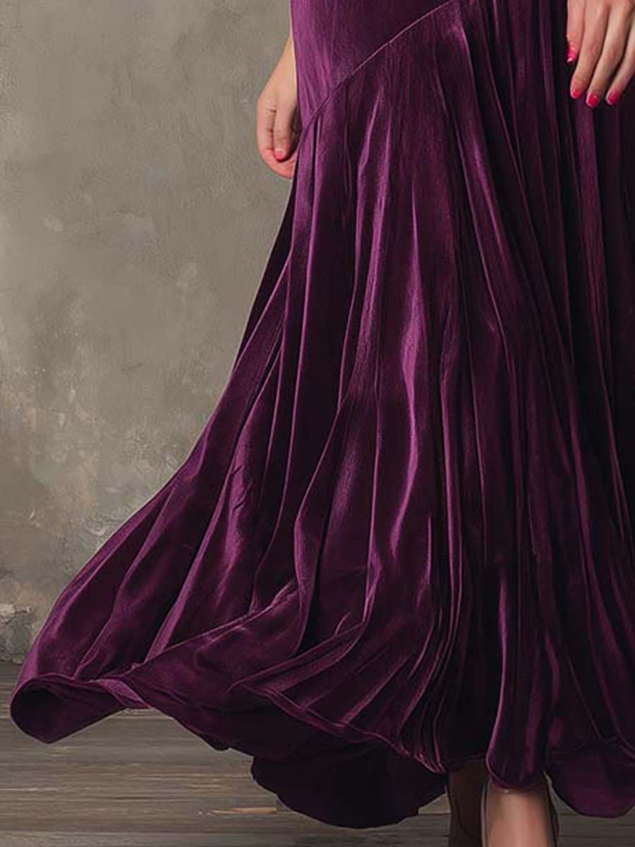 Glamorous 70s-Inspired Velvet Evening Dress