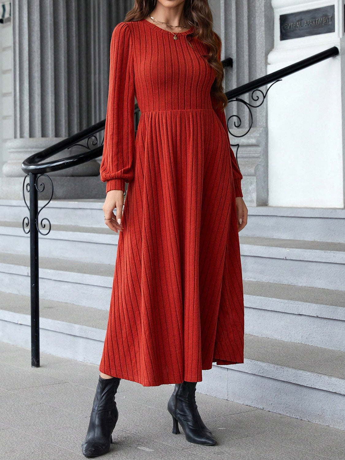Agnes Ribbed Long Sleeve Dress with Relaxed Fit and Modern Casual Wear