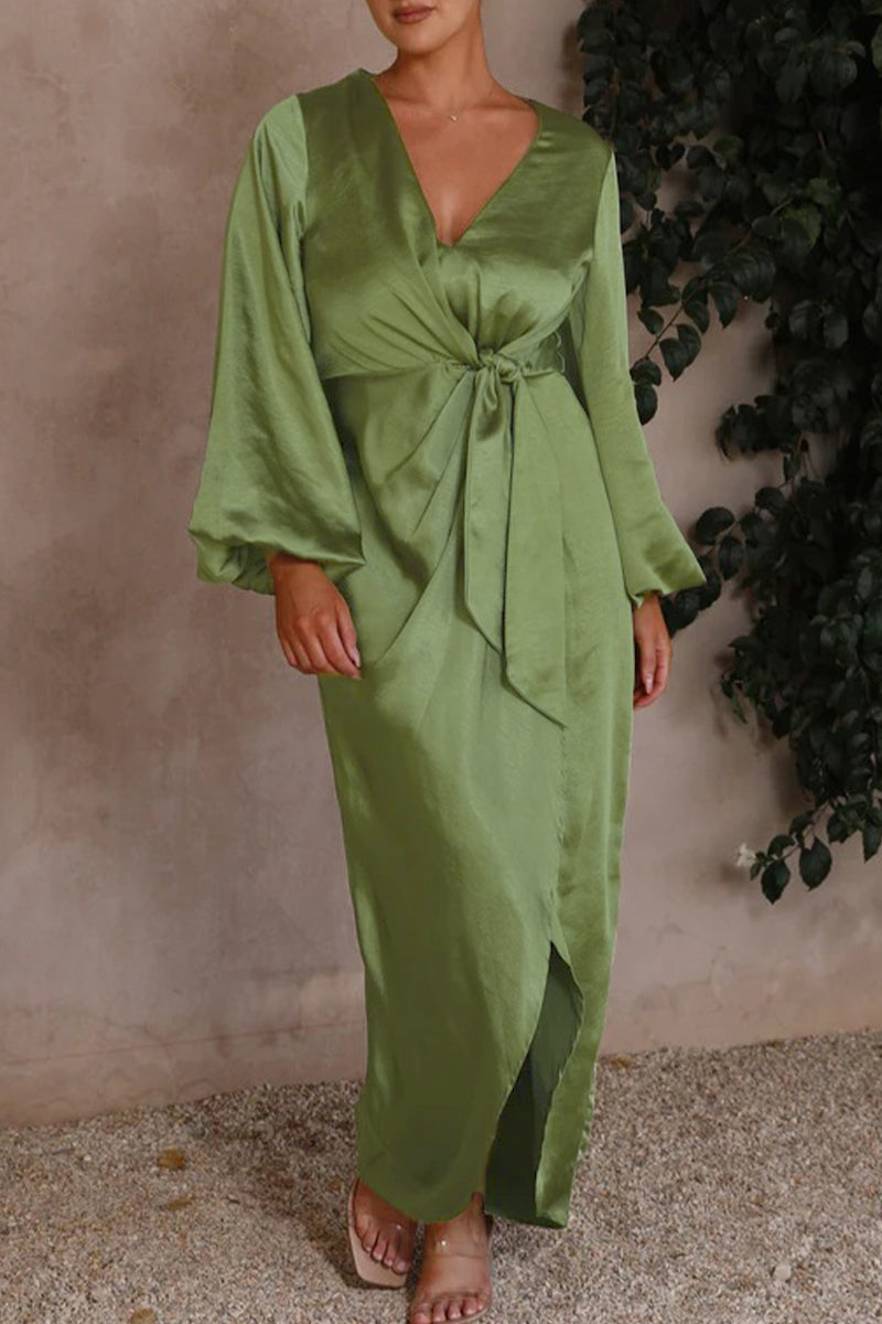 Beautifully Finished Dress in a Timeless Design
