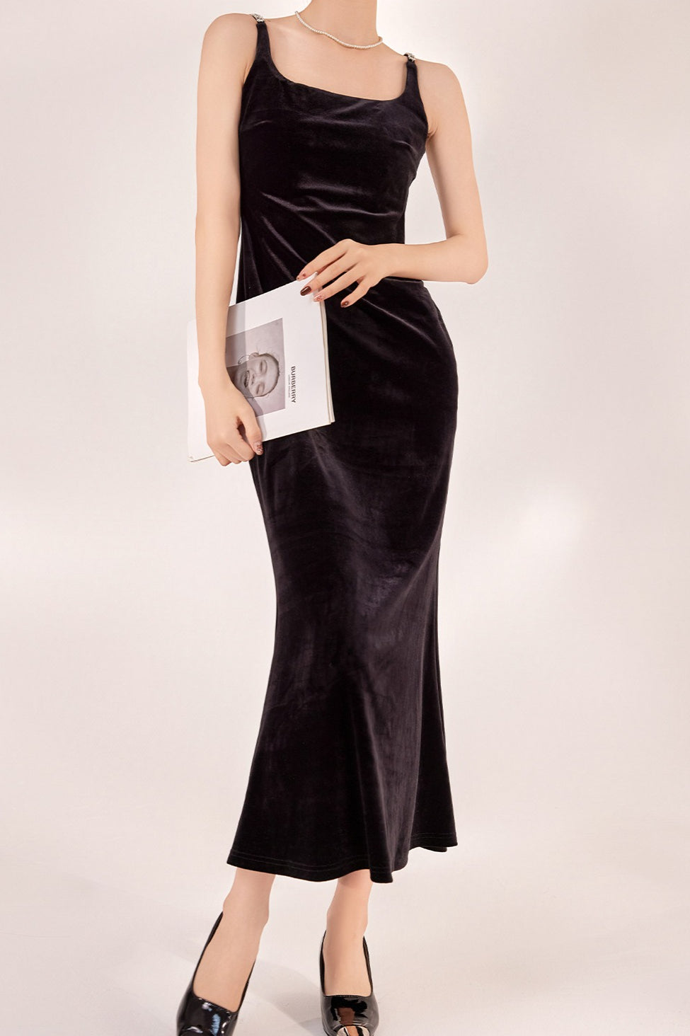 Velvet Scoop Neck Sleeveless Mermaid Hem Midi Dress