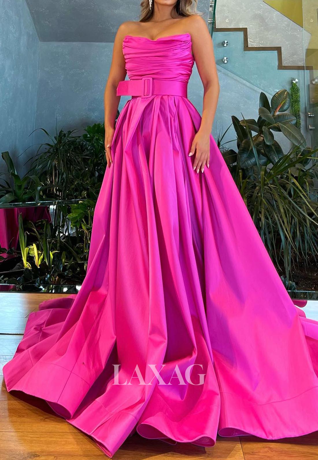 Strapless Pleated Ruched Formal Gowns Scoop-Neck Sleeveless Pleated Satin A-Line Evening Dress