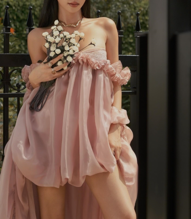 Stunning Women Team Holiday Look By The South Of France Bud Dress With A Bra Trailing Dress Perfect Practice Sessions