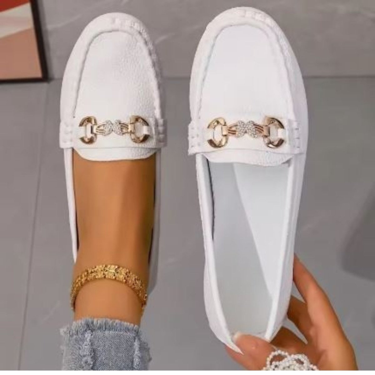 Round Toe Horsebit Buckle Flat Loafers