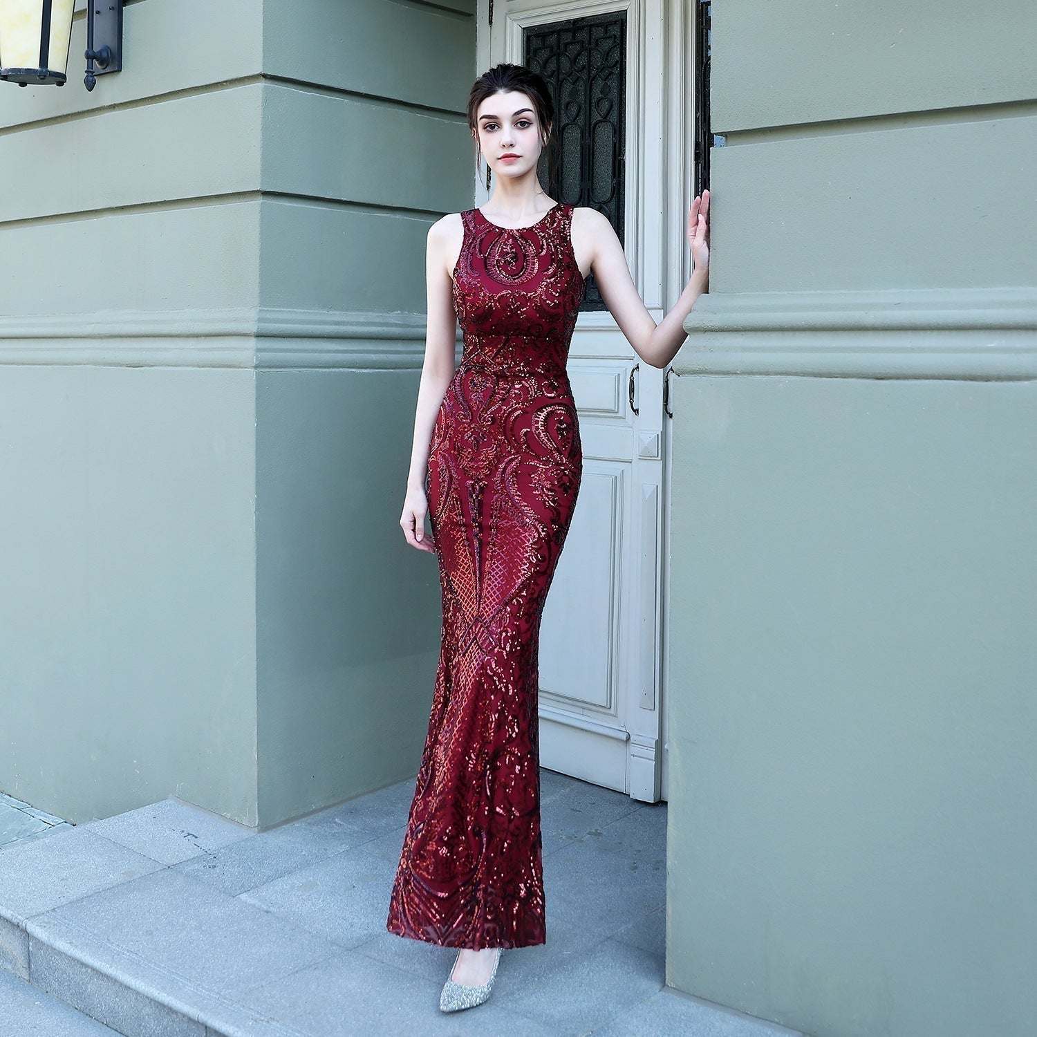 Sequin Round Neck Sleeveless Mermaid Gown
