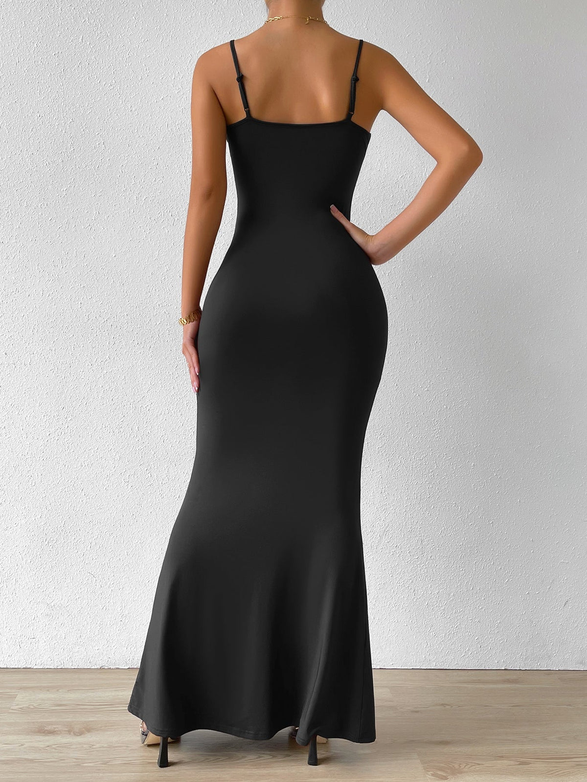 Scoop Neck Spaghetti Strap Bodycon Mermaid Hem Maxi Dress 3