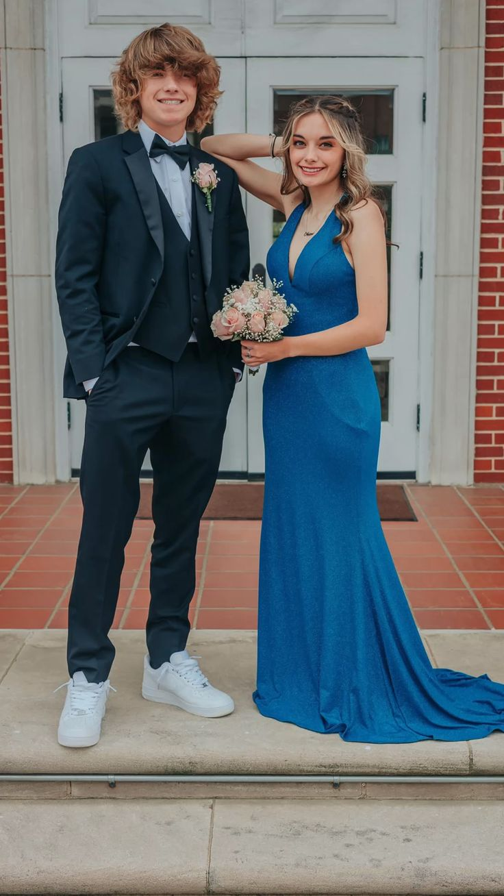 Elegant Deep V Neck Prom Dress For Senior cc780