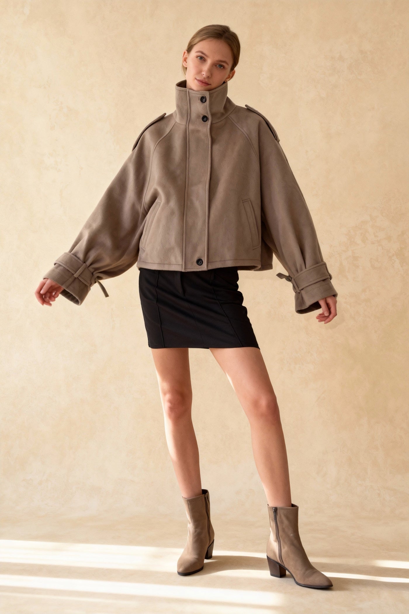 Vintage Stand Collar Buttoned Short Wool Coat