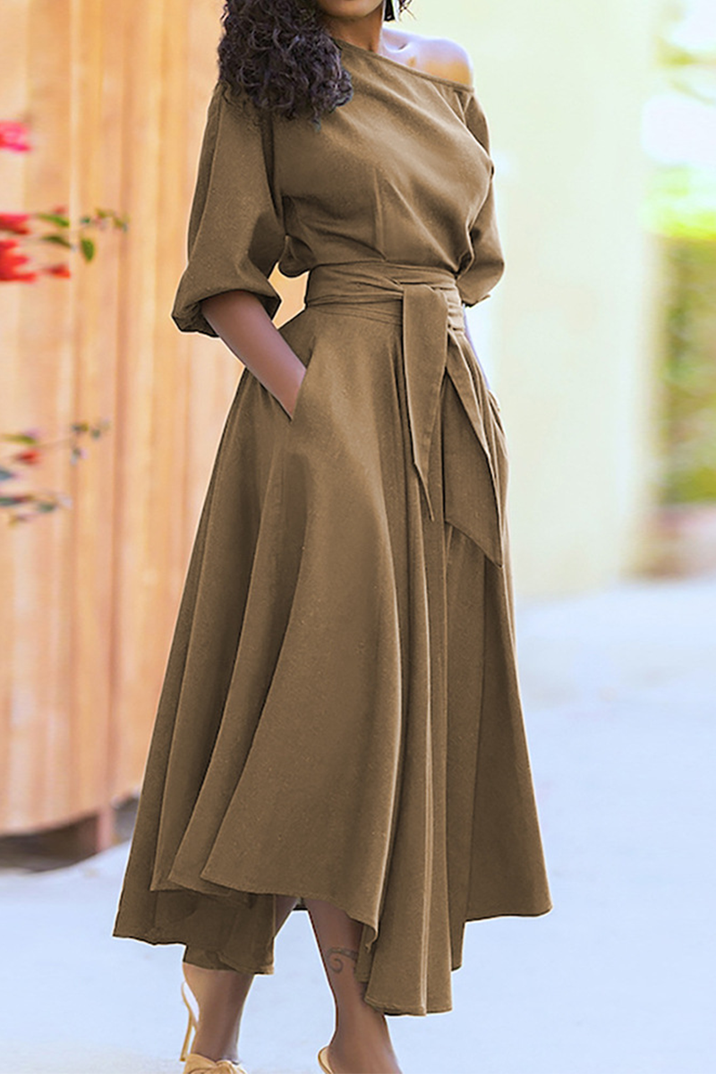Beautifully Finished Dress in a Timeless Design