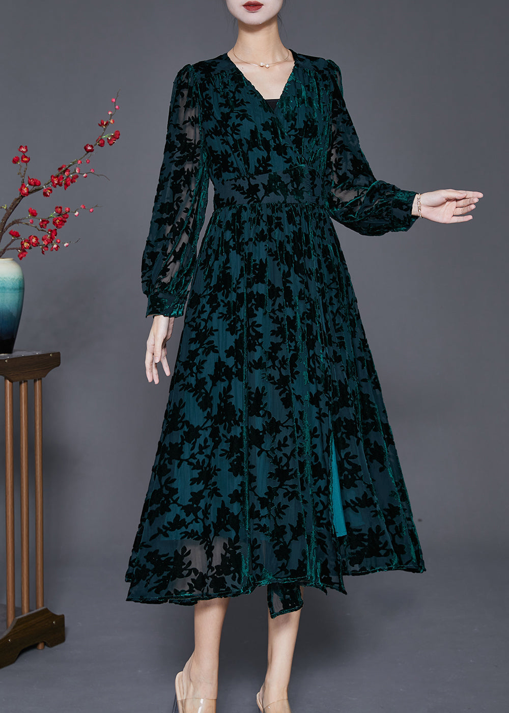 Well Tailored Dress with a Graceful Silhouette