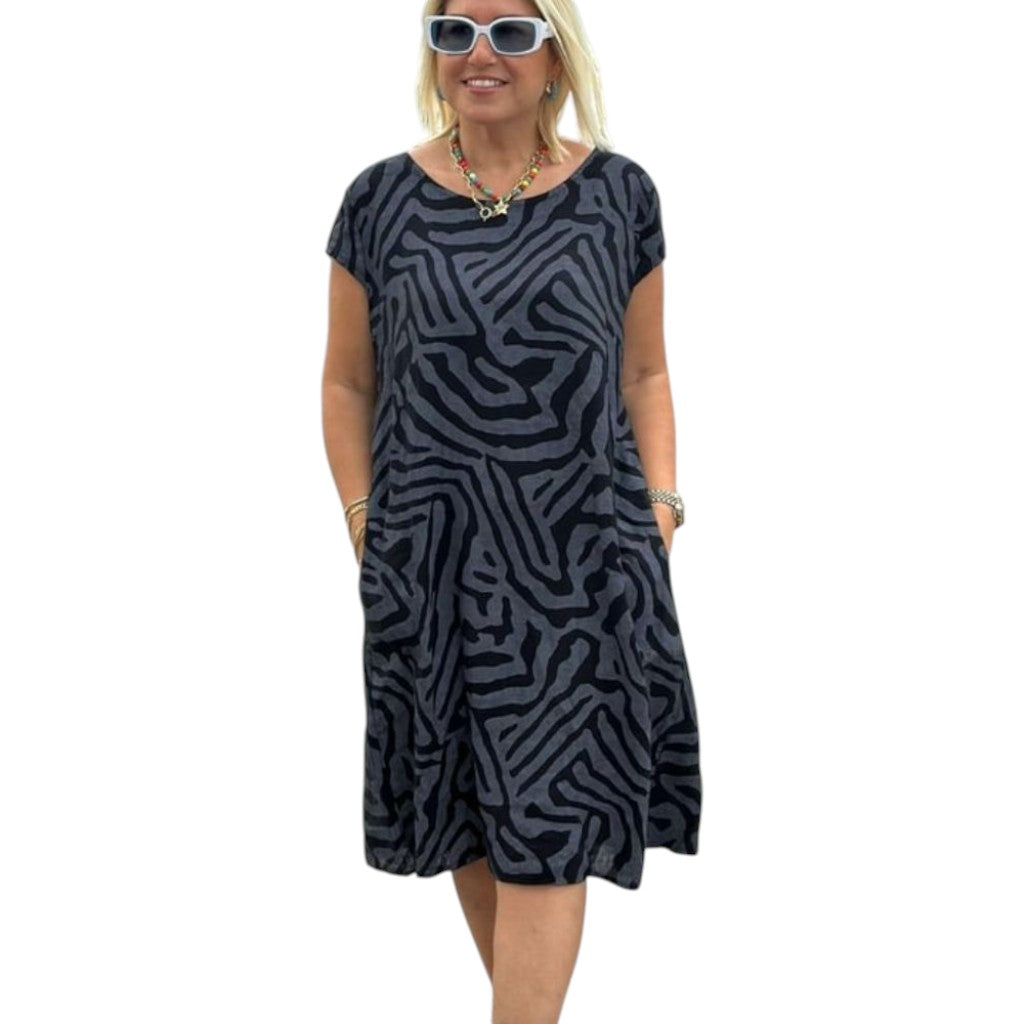 Nelia - dress with round neck and beautiful print Black
