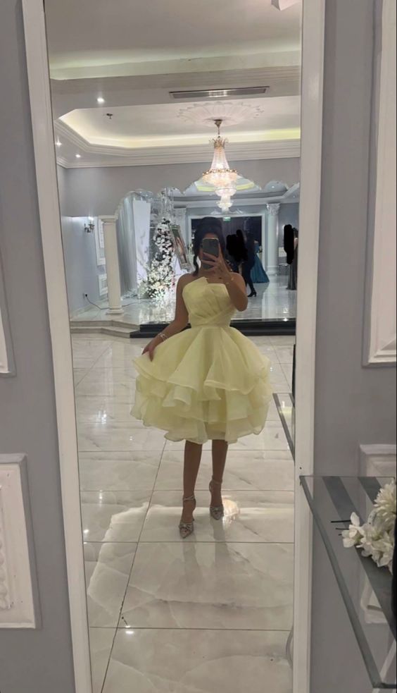 Elegant yellow short prom dress for women