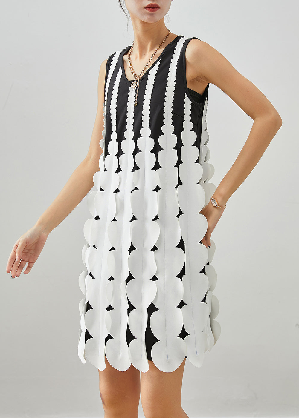 Scalloped Petal Applique V-Neck Sleeveless Shift Mini Dress