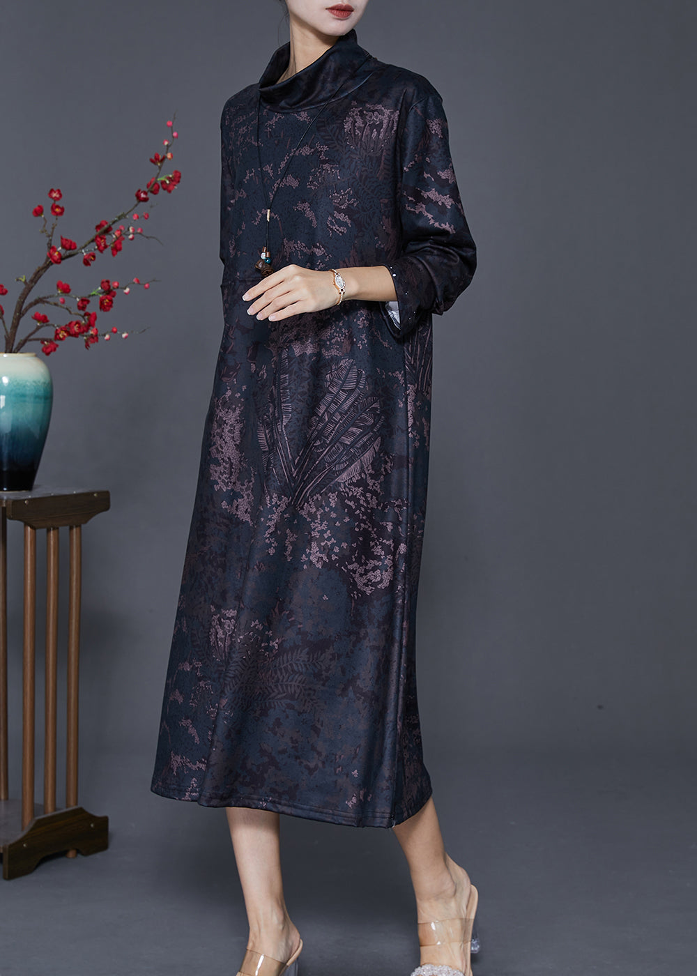 Beautifully Finished Dress in a Timeless Design