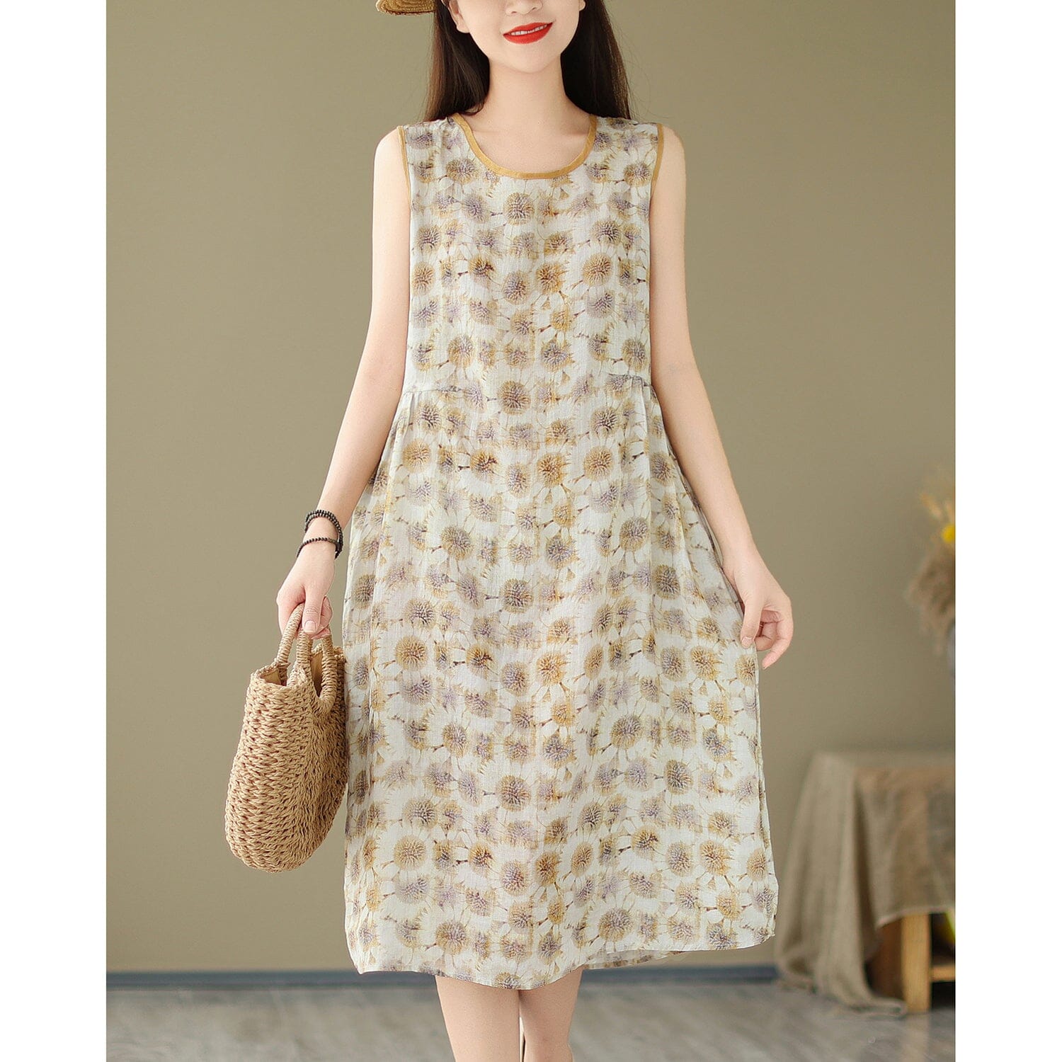 Beautifully Finished Dress in a Timeless Design