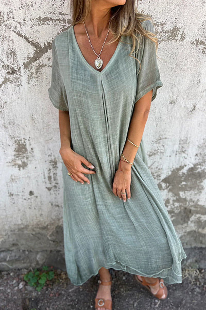 Beautifully Finished Dress in a Timeless Design