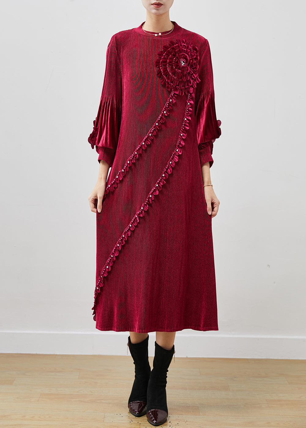 Beautifully Finished Dress in a Timeless Design