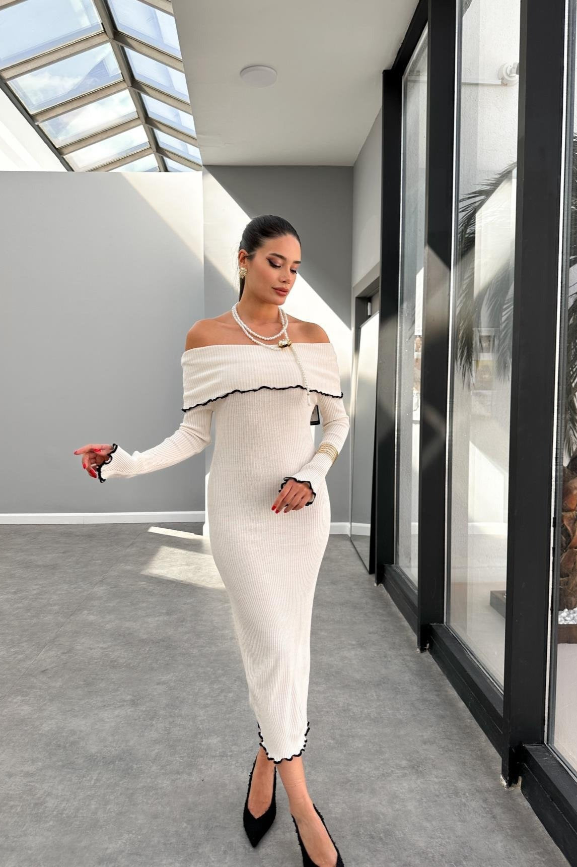 SlimFit OneShoulder Ruffle Work Dress