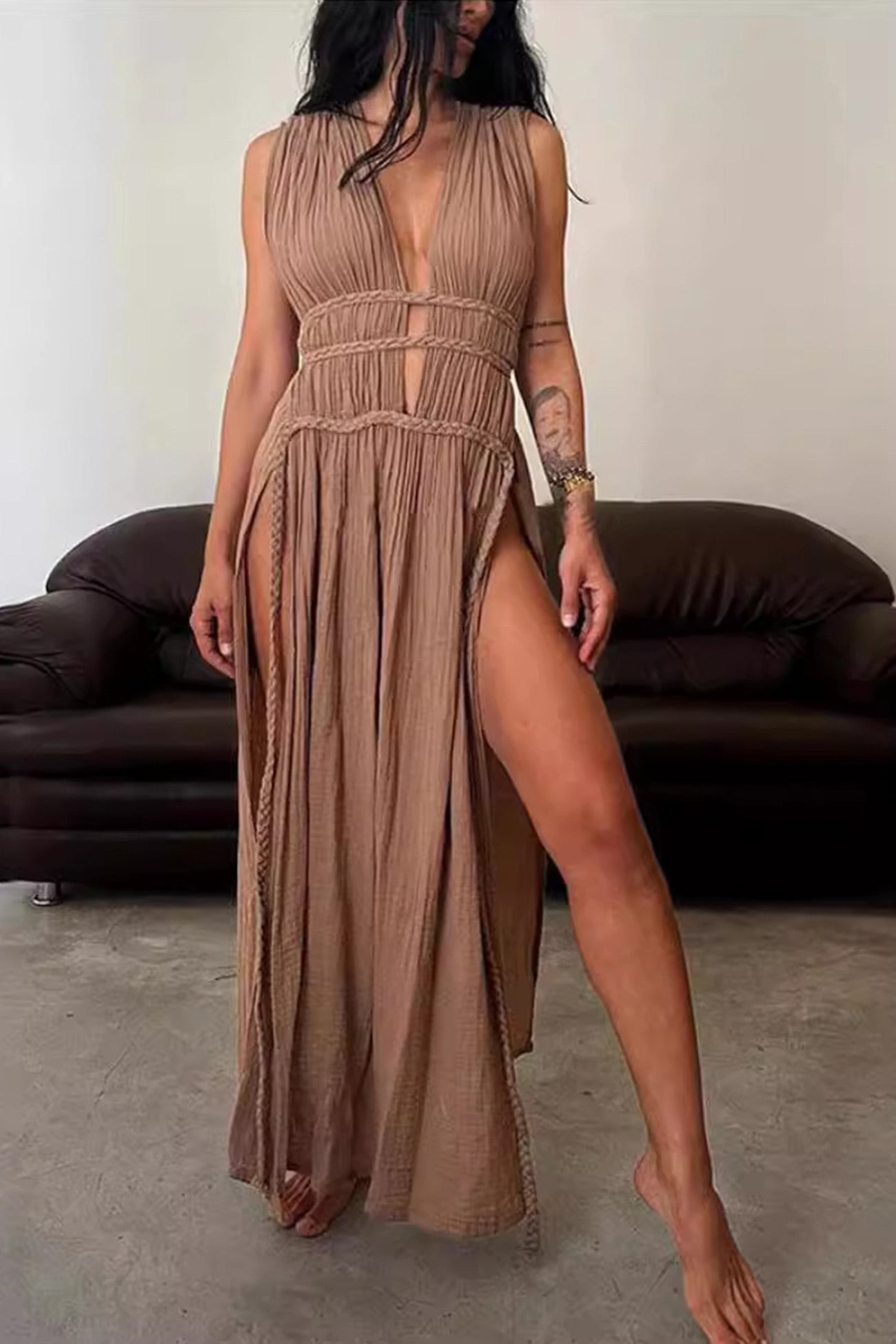 Effortlessly Elegant Dress with a Timeless Design