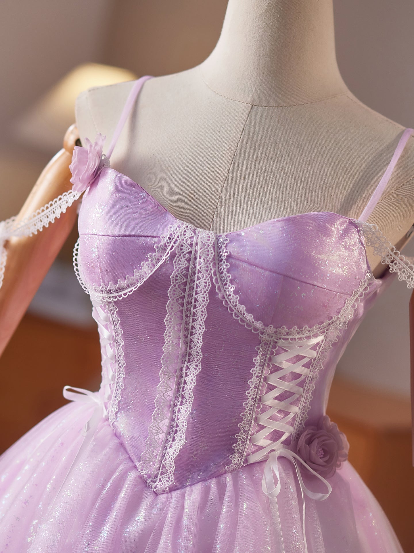 Spaghetti Straps Lilac A Line Short Homecoming Dress with Flower and Lace Appliques