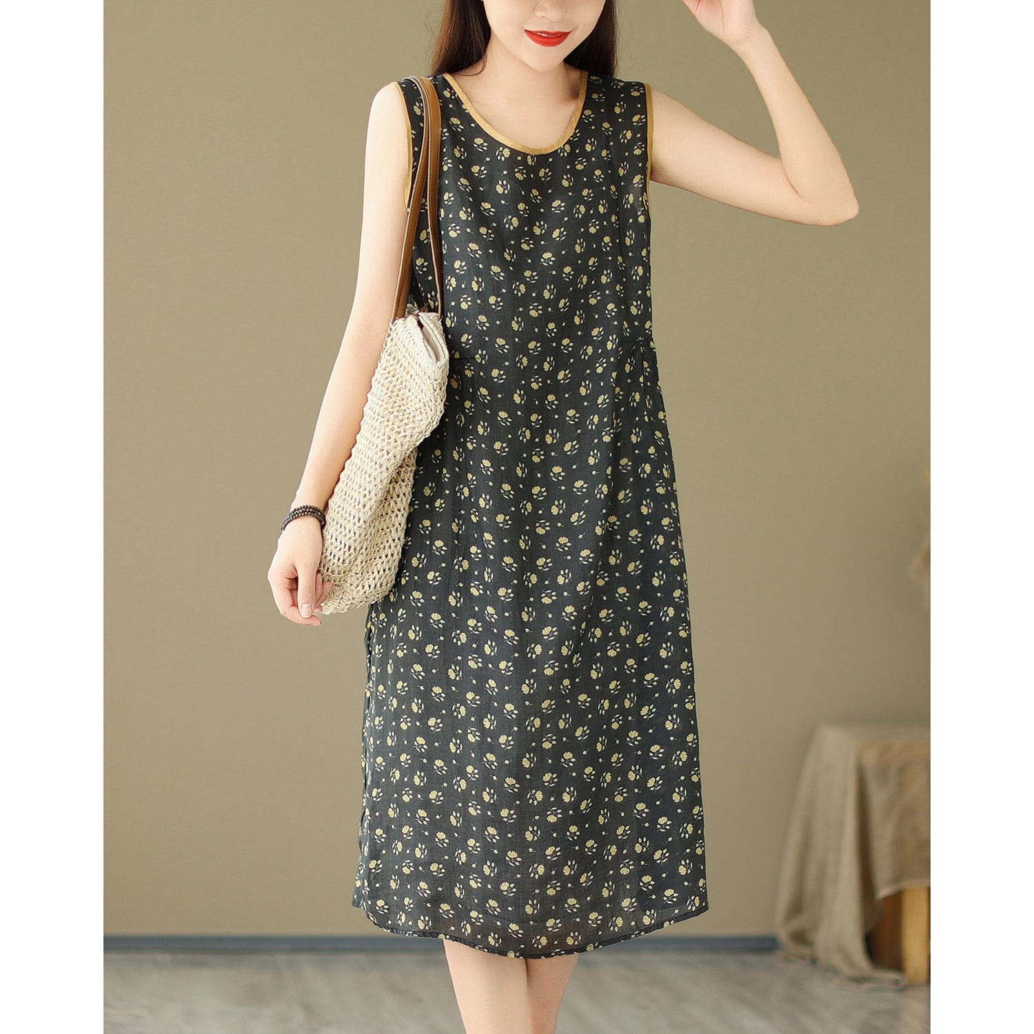 Beautifully Finished Dress in a Timeless Design