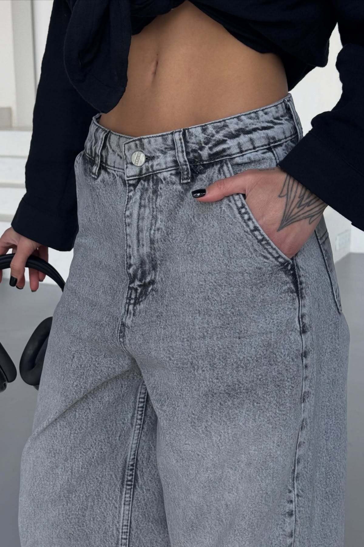 High-Waist Vintage Washed Straight-Leg Denim Jeans