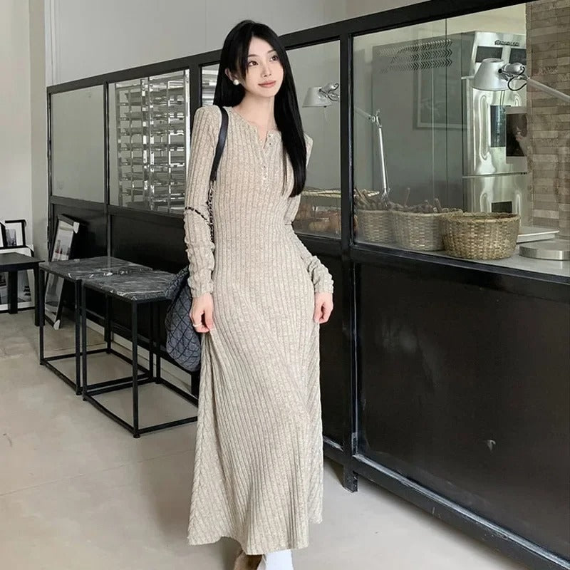 Teresa Elegant Vintage Knit Dress with Relaxed Fit and Layered Outfit Styling