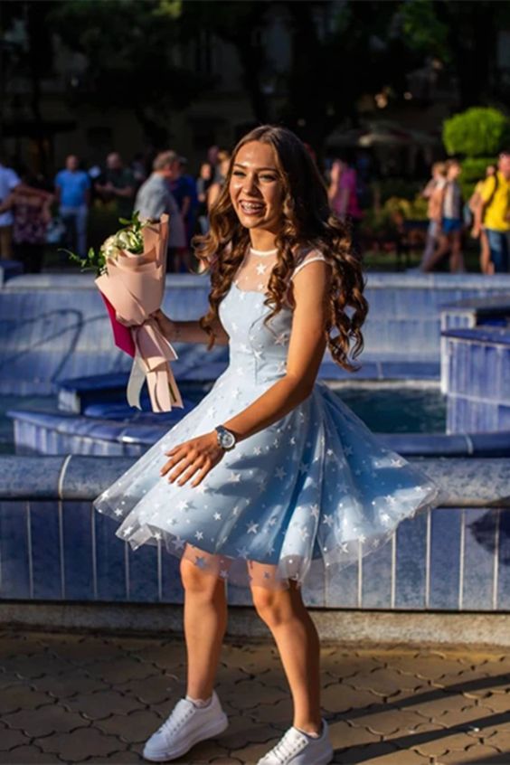 Delicate Lace Scoop Short A Line Homecoming Dresses