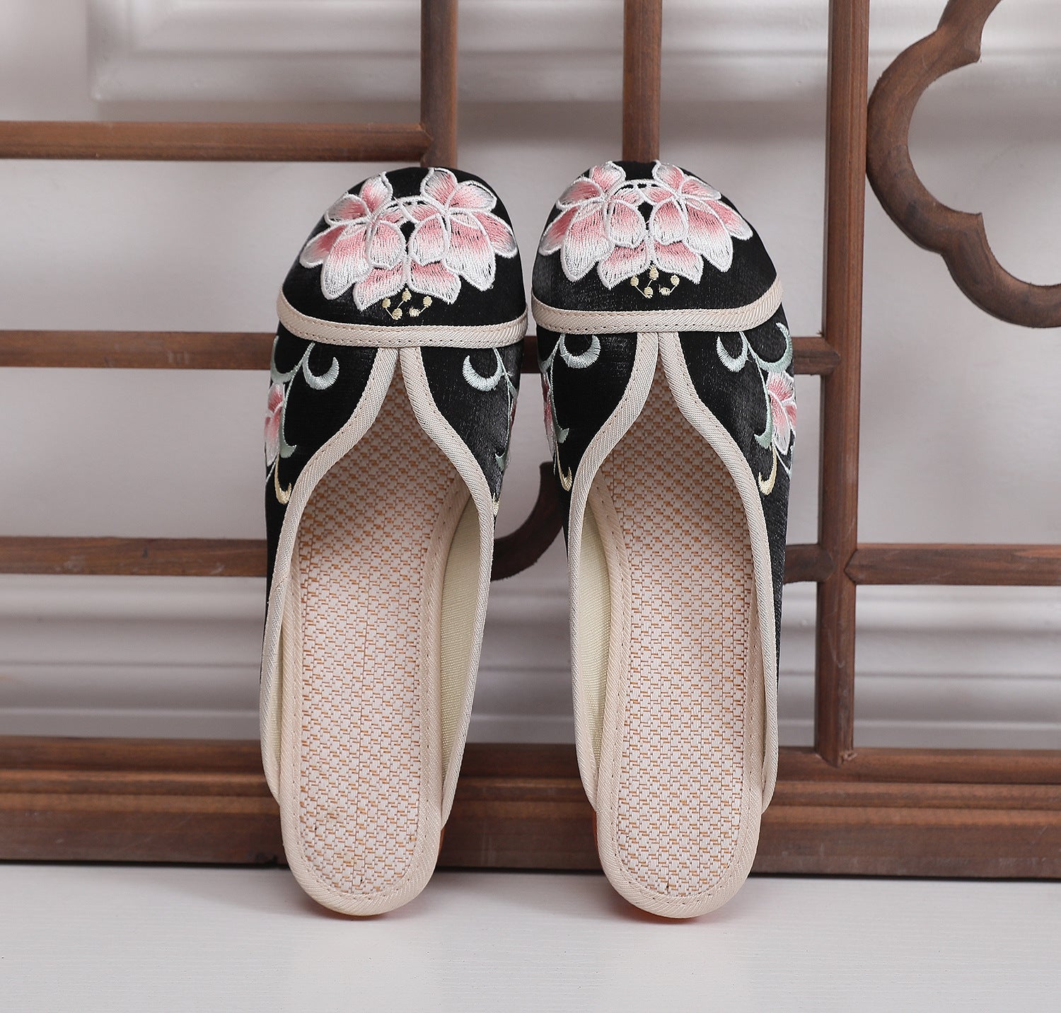 Embroidered Lightweight Jelly Bottom Home Ethnic Style Ancient Slippers