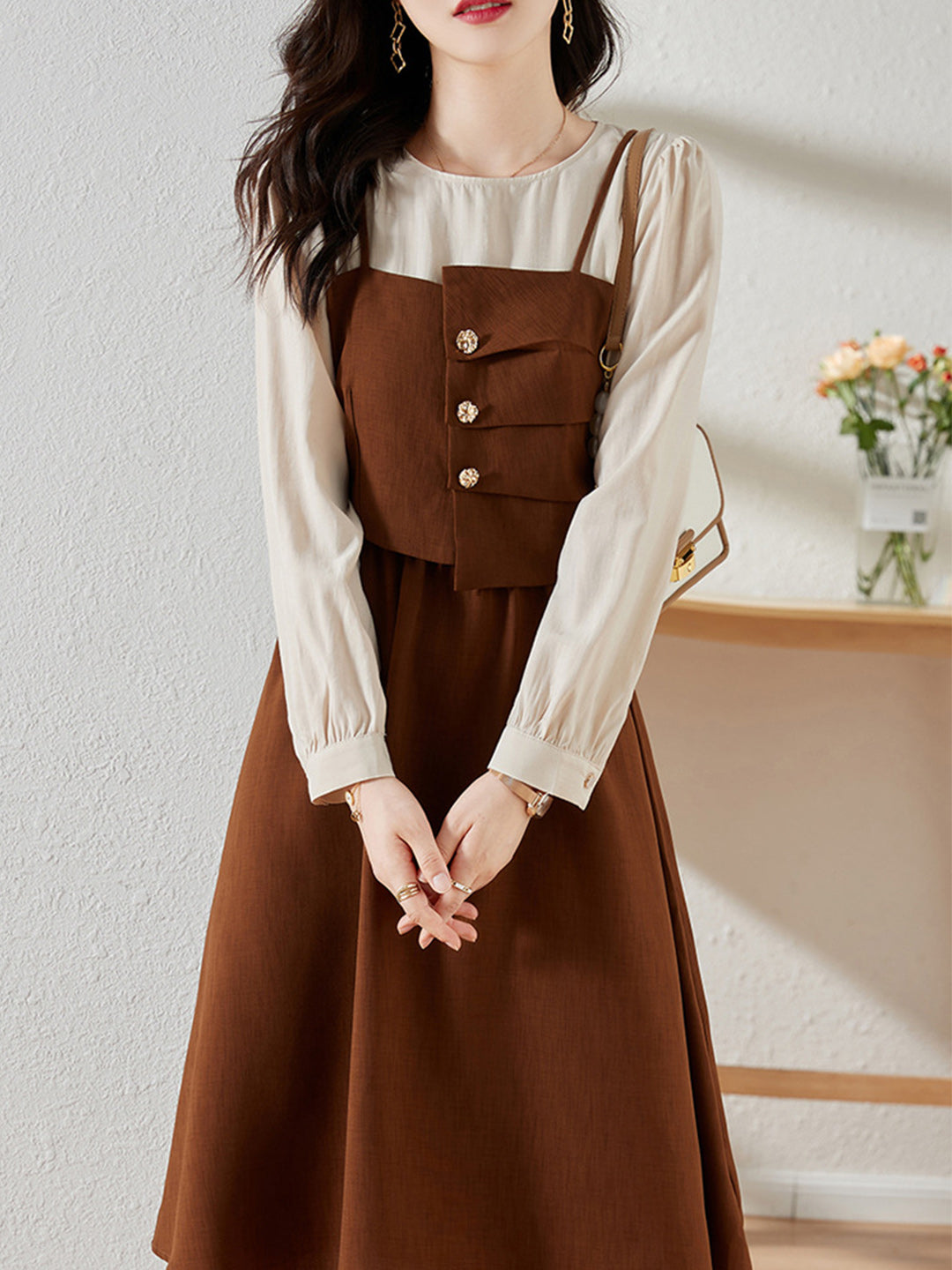 Effortlessly Elegant Dress with a Timeless Design