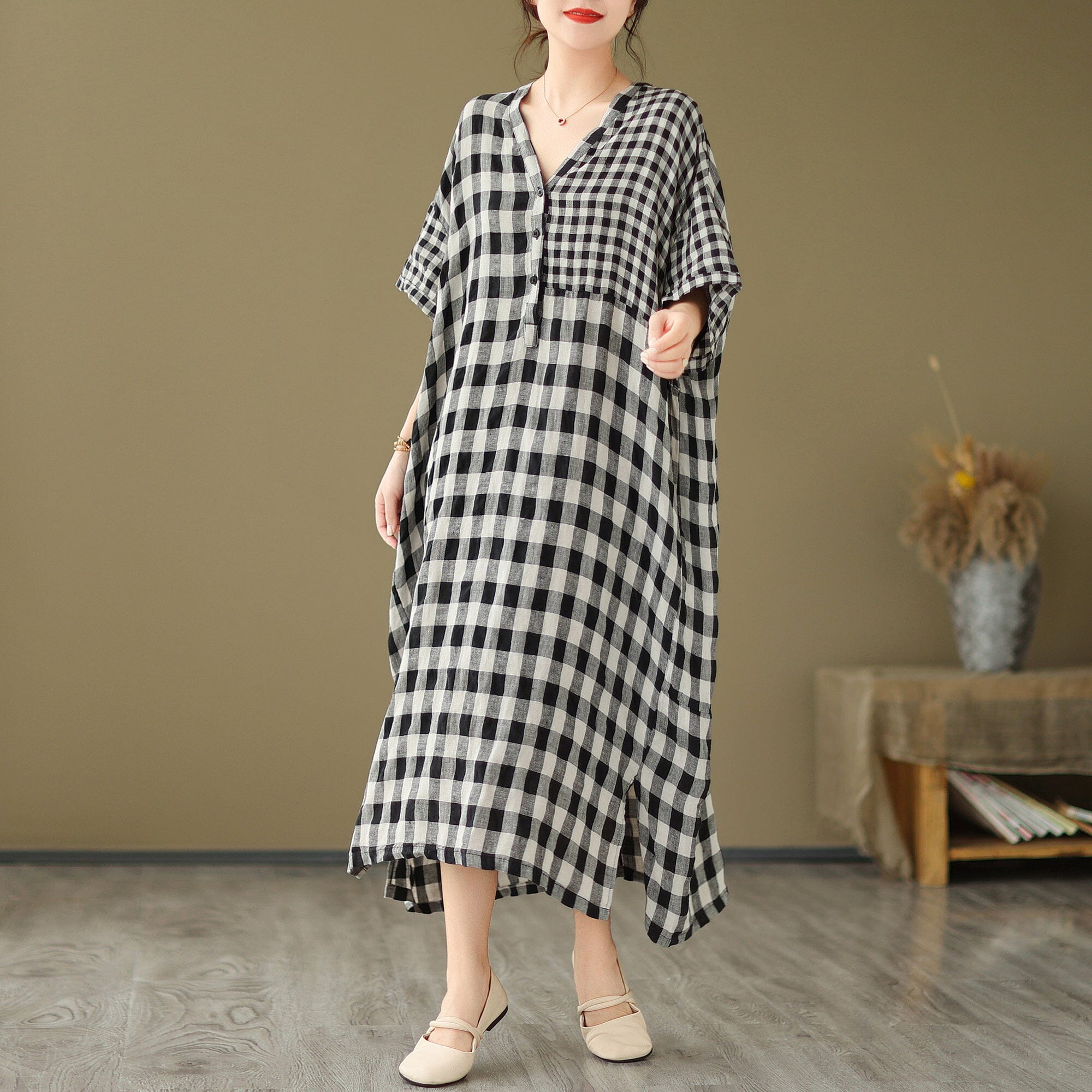 Beautifully Finished Dress in a Timeless Design