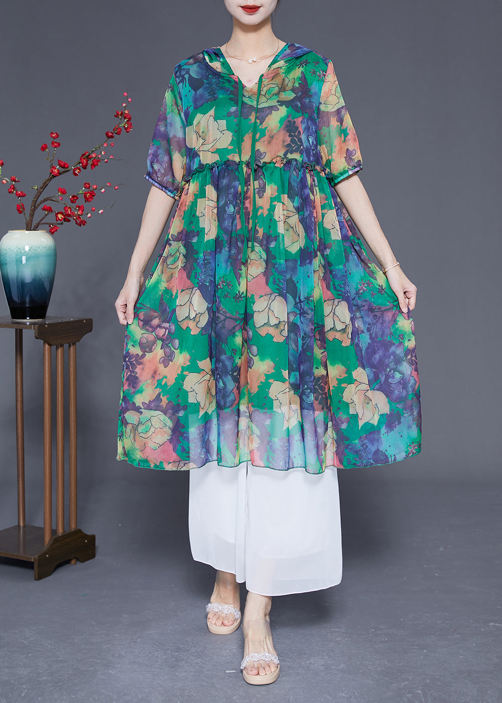 Beautifully Finished Dress in a Timeless Design