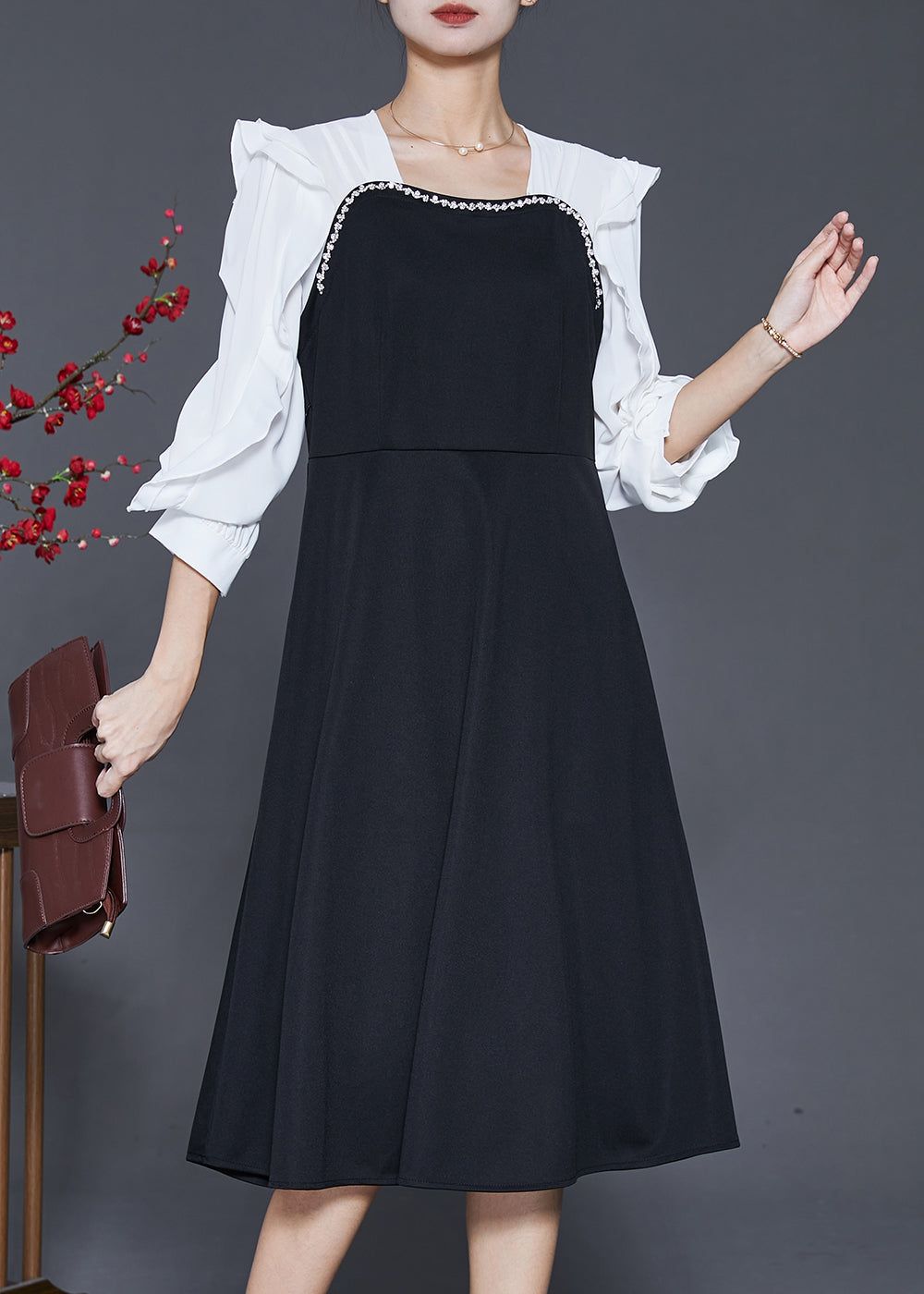 Beautifully Finished Dress in a Timeless Design