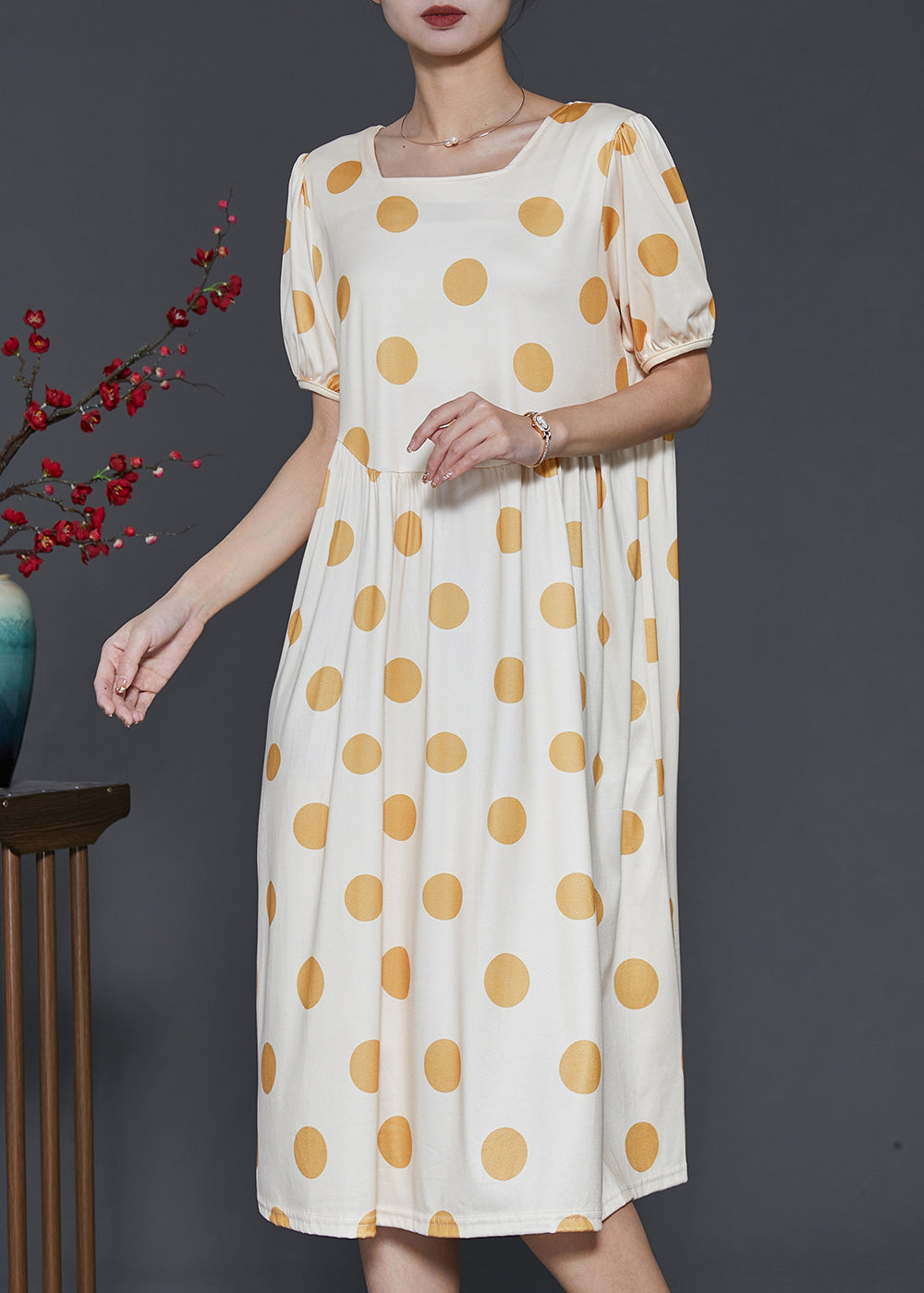 Effortlessly Elegant Dress with a Timeless Design