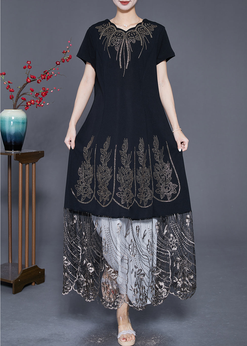 Beautifully Finished Dress in a Timeless Design