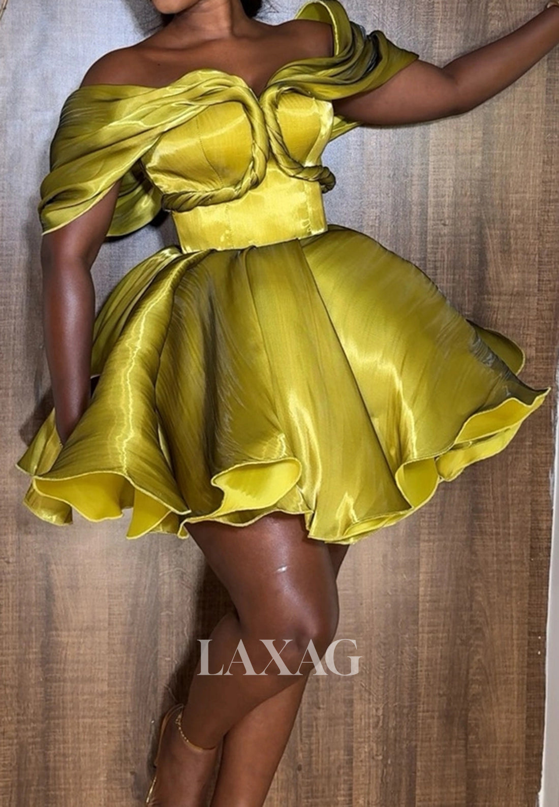 Sweetheart Off-Shoulder Sleeveless Metallic-Satin A-Line Party Homecoming Dress