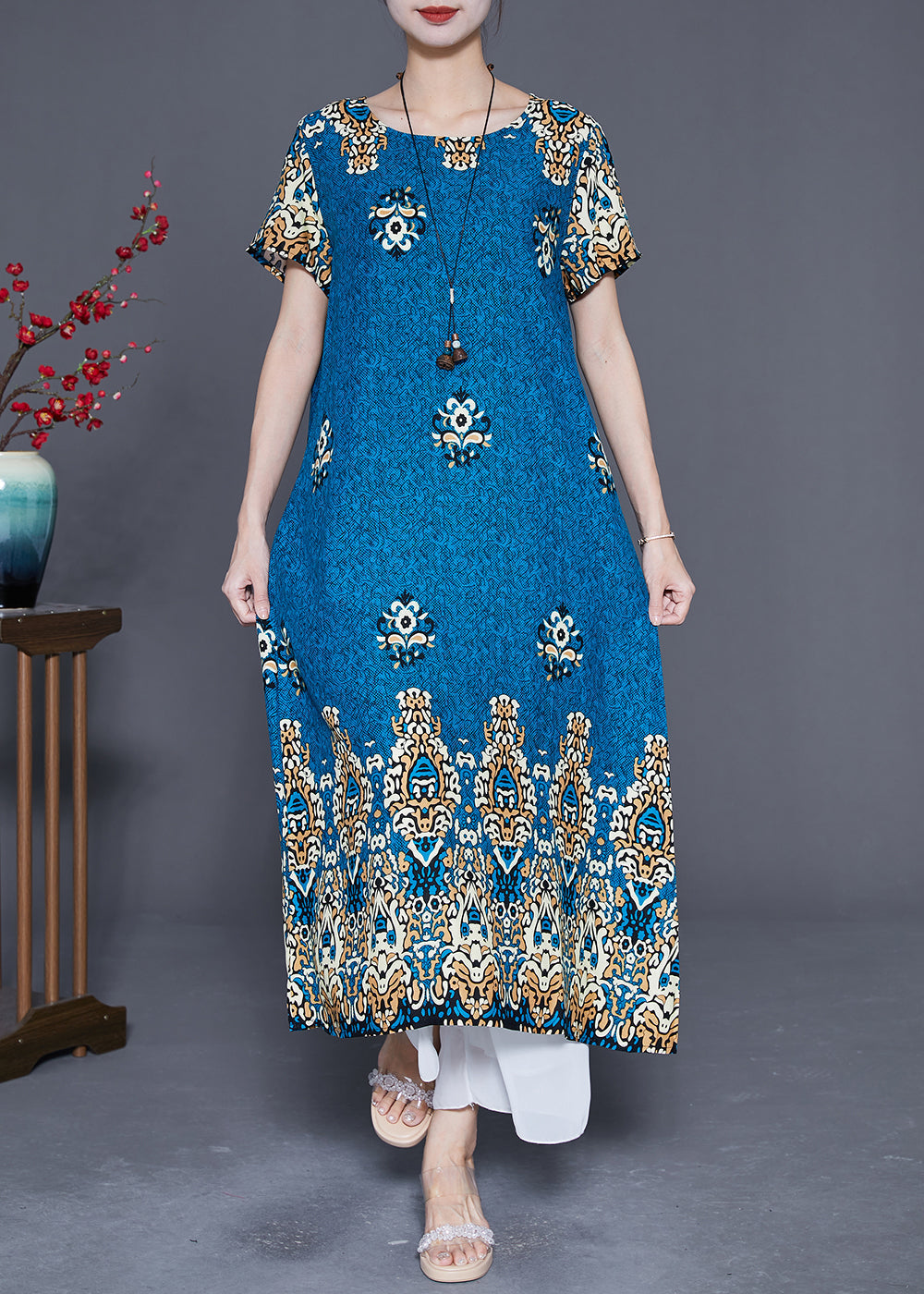 Beautifully Finished Dress in a Timeless Design