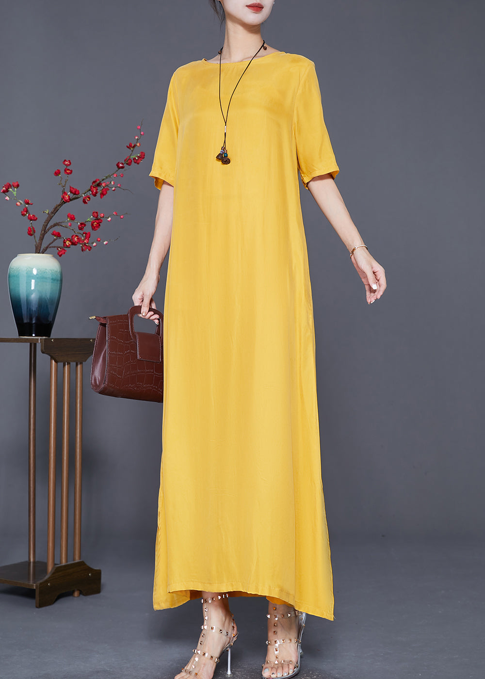 Beautifully Finished Dress in a Timeless Design
