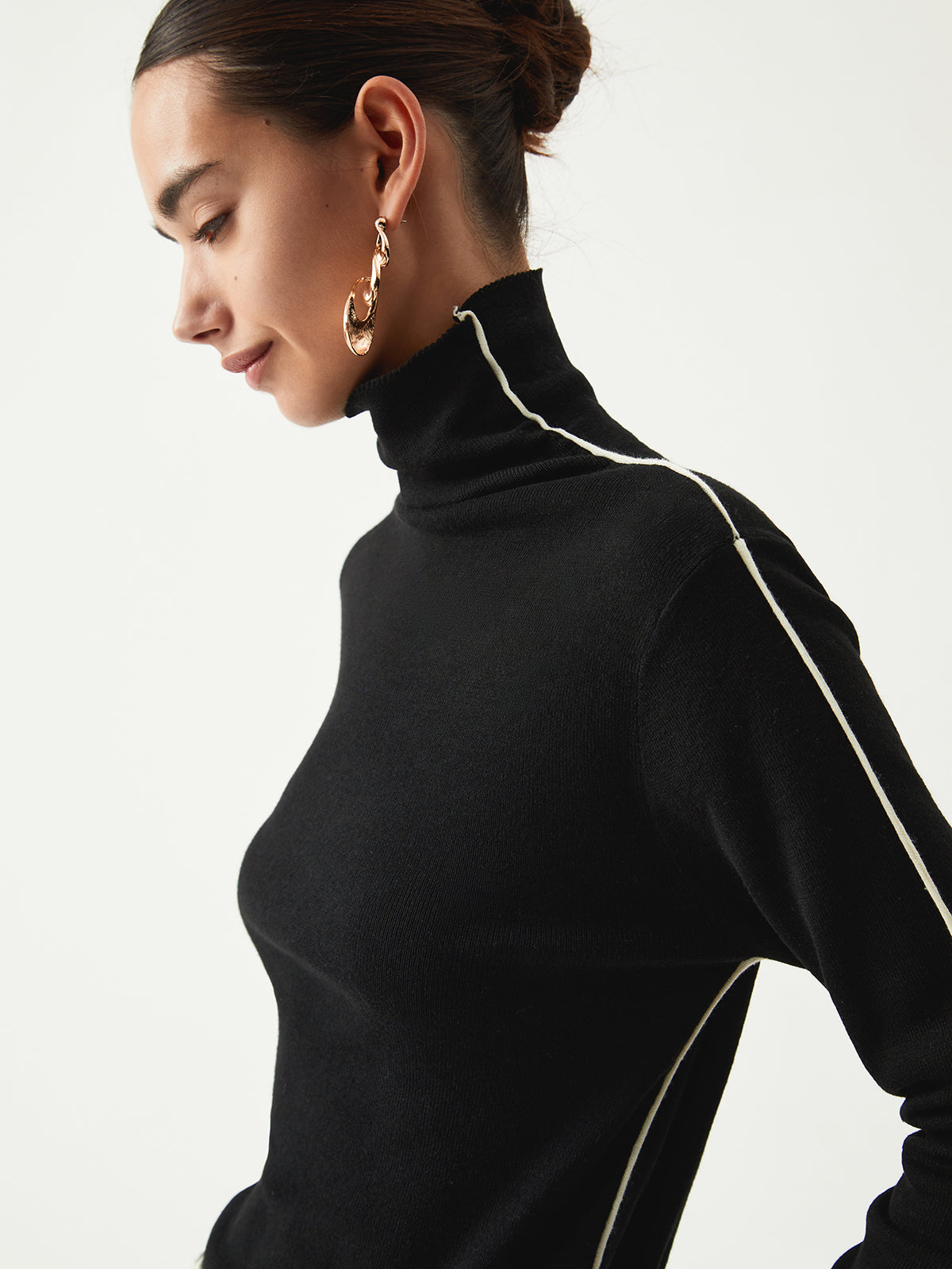 Contrast Piping Turtleneck Long Sleeve Fitted Knit Top 4