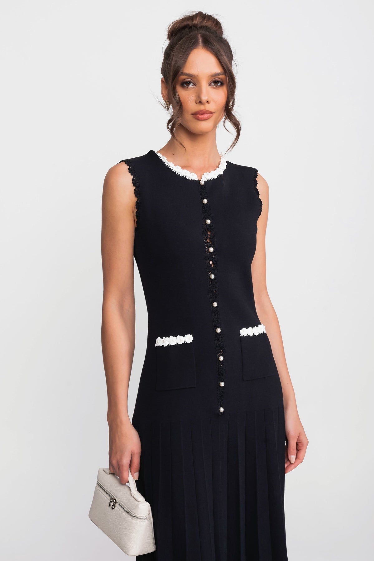 Sleeveless Scalloped Lace Collar Pearl Button Pleated Midi Dress - View 5