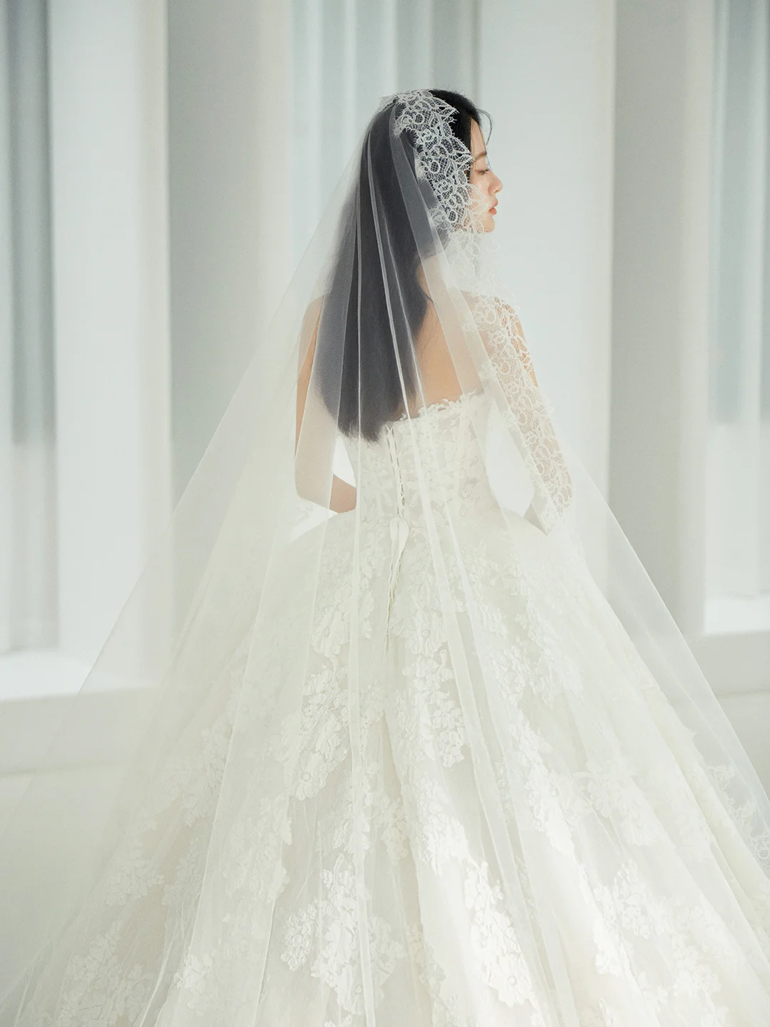 Classy Elegant A Line Strapless White Tulle Lace With Veil Long Wedding Dresses C3836
