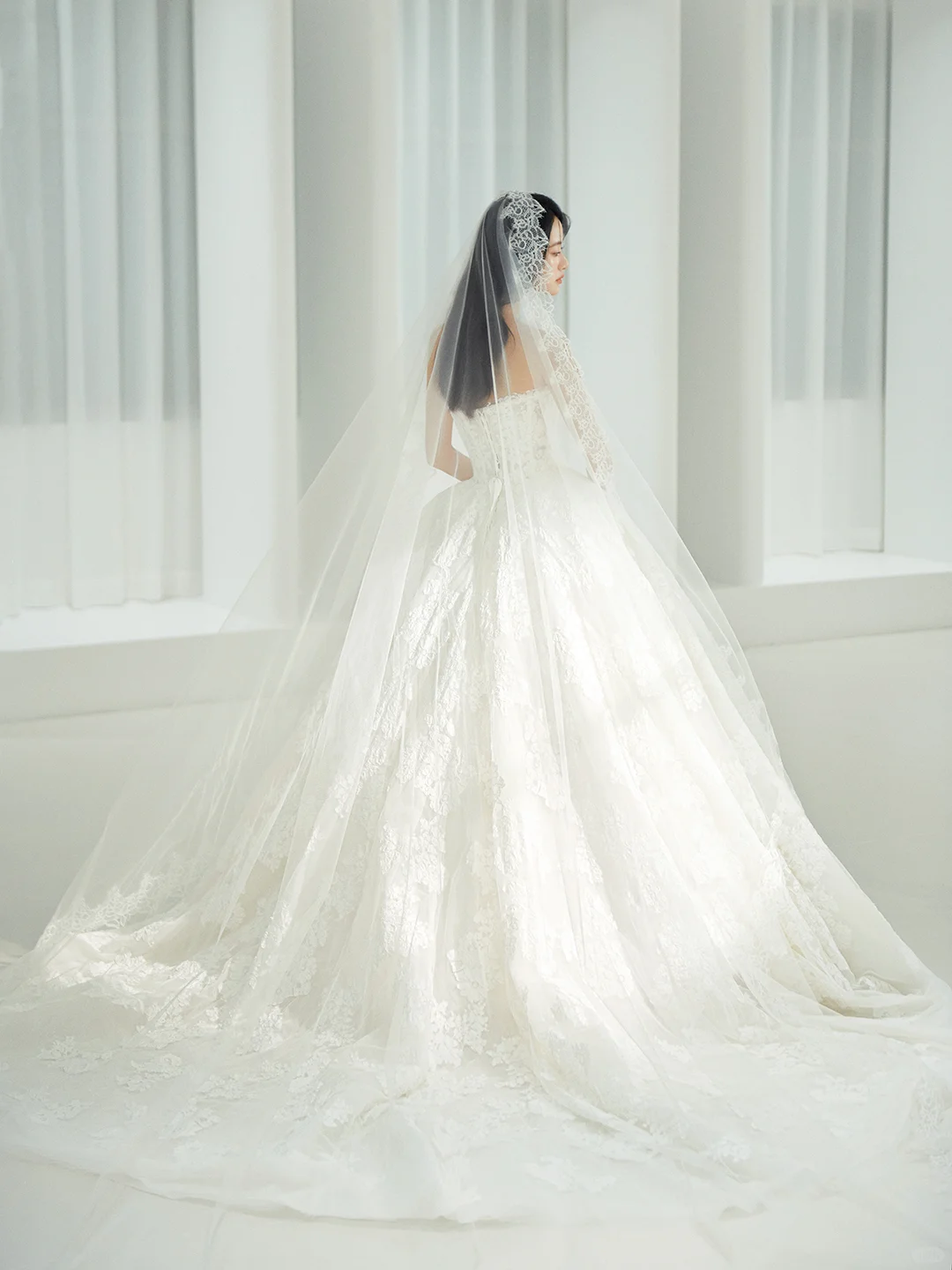 Classy Elegant A Line Strapless White Tulle Lace With Veil Long Wedding Dresses C3836