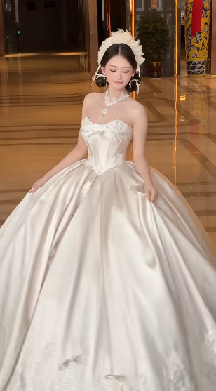 Gorgeous Ball Gown Strapless Satin Applique Long Wedding Dresses C3839