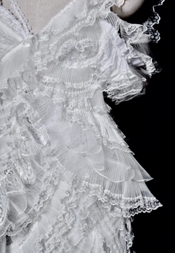 Gorgeous Mermaid V Neck White Tulle Lace Long Wedding Dresses C3847